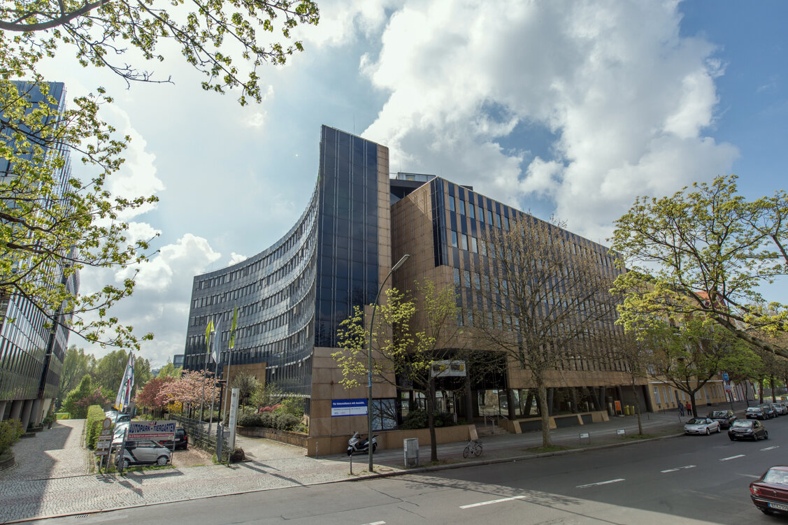 Berlin Mitte Spree Office
